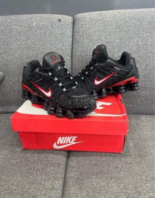 Zapatillas Nike Shox Negras y Rojas