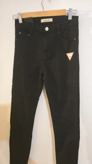 Pantalón vaquero elástico negro