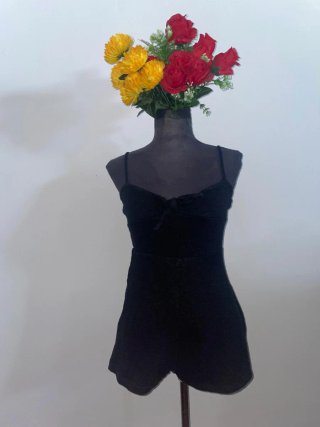 Mono negro corto con tirantes
