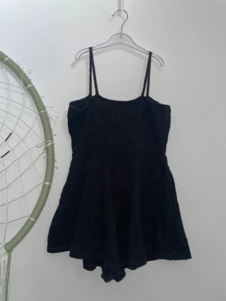 Mono negro corto con tirantes