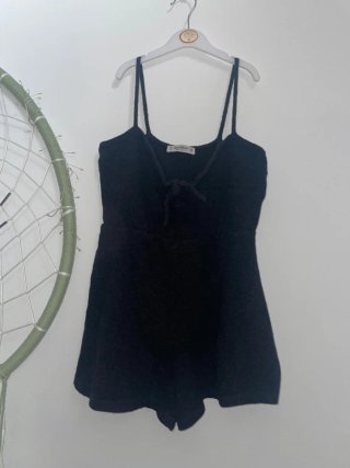 Mono negro corto con tirantes