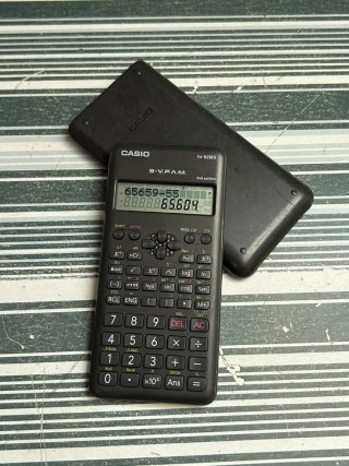 Calculadora científica Casio fx-82MS