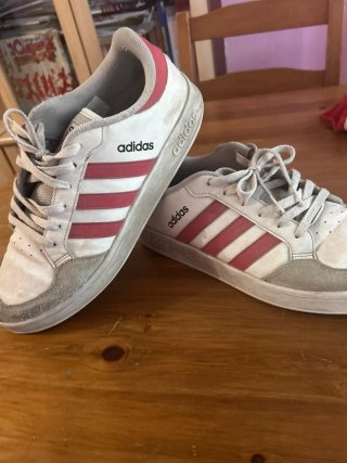Zapatillas Adidas Blancas y Rosas