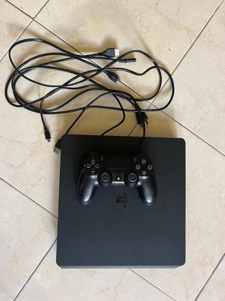 Sony PlayStation 4 (PS4) Nera