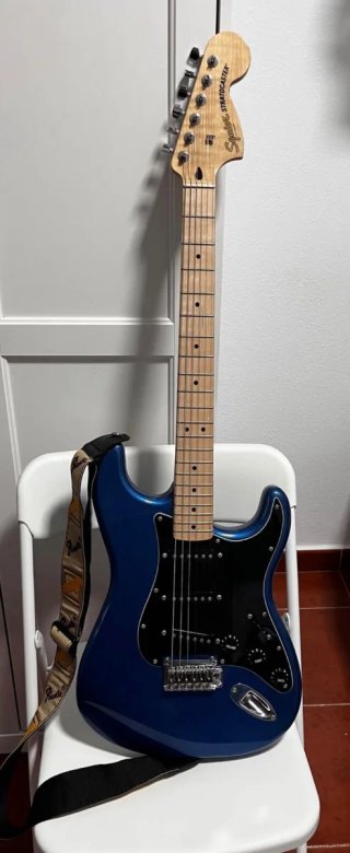 Guitarra Eléctrica Squier Stratocaster Azul