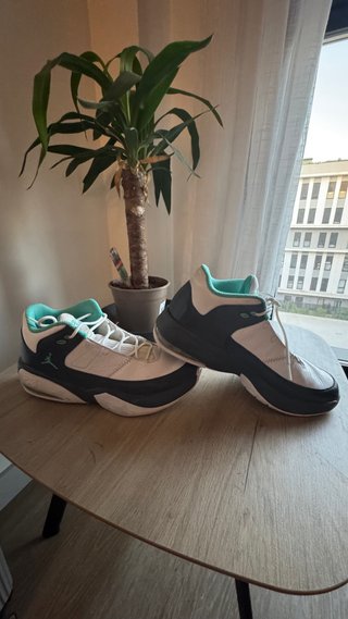 Zapatillas Jordan Blancas y Turquesa