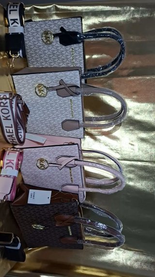 Bolsos se venden por separado