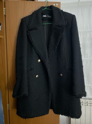 Abrigo negro Zara
