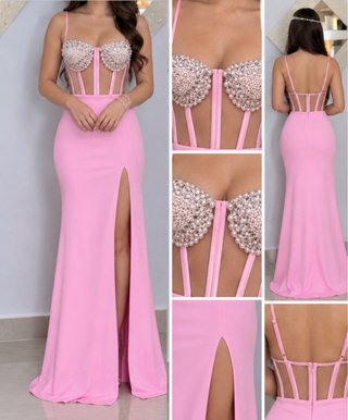 Vestido largo rosa con pedrería
