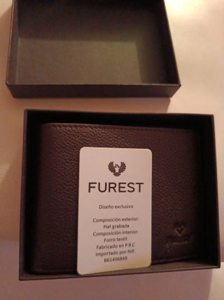 Cartera FUREST de Piel Grabada
