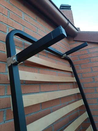 Somier de láminas con estructura metálica