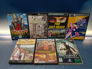 7 videojuegos para PC, todos con sus instrucciones originales.