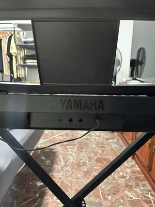 Teclado Yamaha PSR-E233