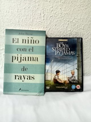 El niño con el pijama de rayas