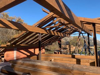 Estructuras, teja, pizarra, madera y metal