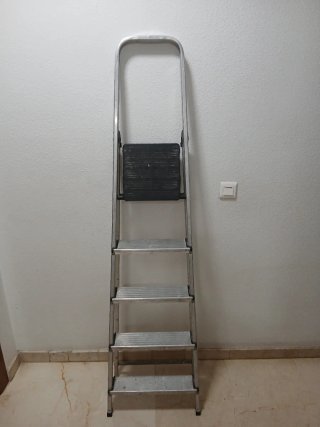 Escalera aluminio 5 peldaños