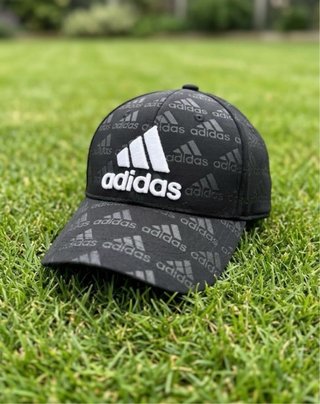 Gorra adidas Negra con Logo