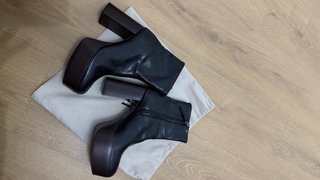 Botines de cuero Zara negros