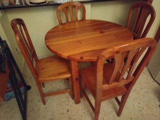 Mesa redonda y 4 sillas madera maciza