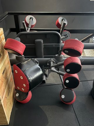Estructura de boxeo con rodillos.