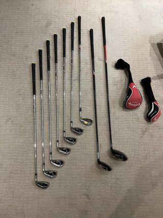 Set di 9 mazze da golf TaylorMade M2, Callaway e Cleveland