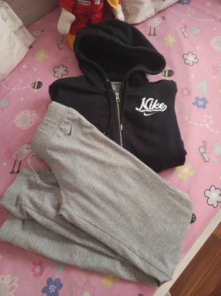 Conjunto Deportivo Nike Negro y Gris Sólo envío