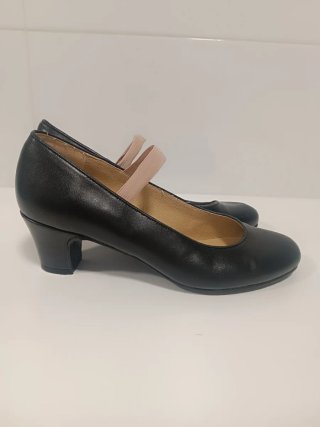 Zapatos de flamenco negros, sin clavos.