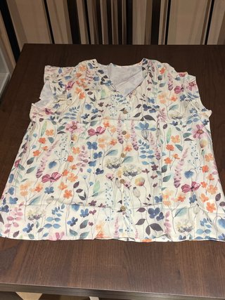 Blusa con estampado de flores