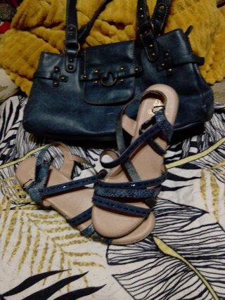 Bolso y sandalias a juego