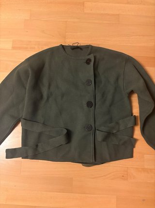 Chaqueta corta verde caqui Zara de mujer talla S