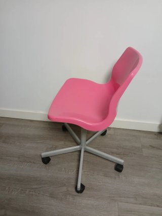 Silla de estudio rosa con ruedas
