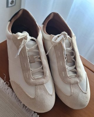 Zapatillas Zara Beige y Blancas. Una sola puesta.