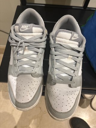 Zapatillas Nike blancas y grises