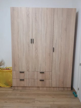 Armario de madera 3 puertas y 2 cajones