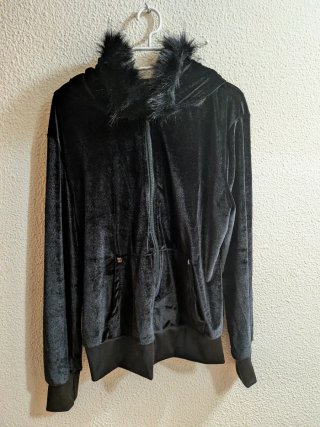 Chaqueta terciopelo negra con capucha