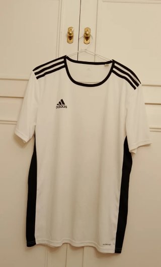 Adidas camiseta deporte. Entrada 18 Talla L