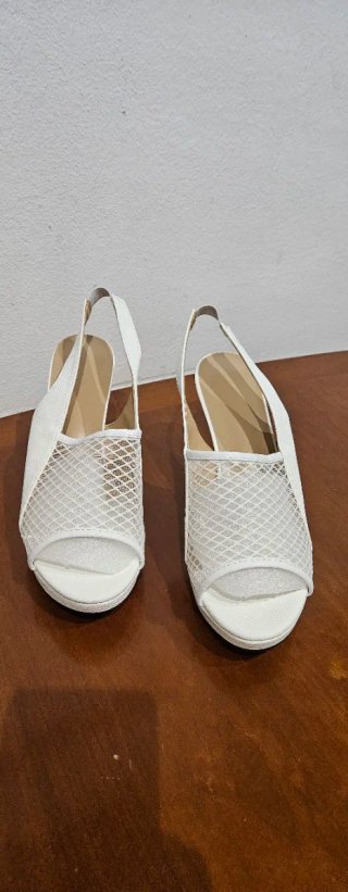Zapatos de tacón blancos con plataforma