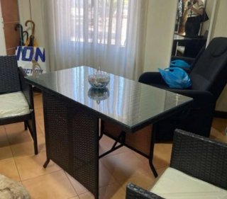Mesa de terraza cristal y mimbre