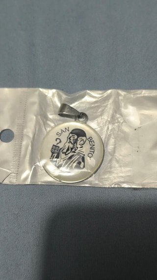 Colgante Medalla San Benito Religiosa Vintage