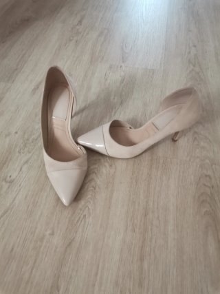 Zapatos de tacón beige talla 38 Cuñas nuevas.