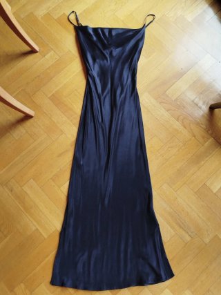 Vestido largo satinado negro