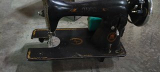 Máquina de coser antigua Alfa