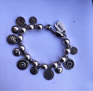 Pulsera Ciclón Plateada con Charms