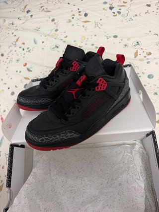Zapatillas Jordan Negras y Rojas