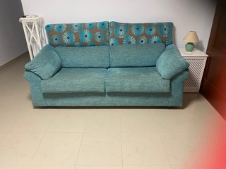 Sofá azul de 3 plazas convertible en cama