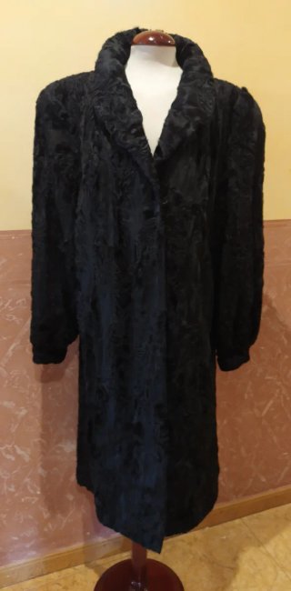 Abrigo de Astracán Negro