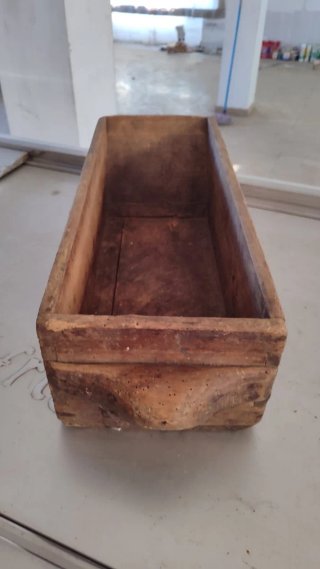Cazo antiguo de madera para harina