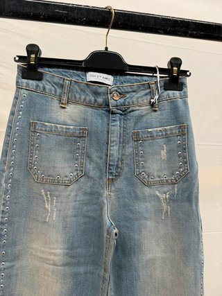 Jeans a zampa con strass e strappi - nuovo