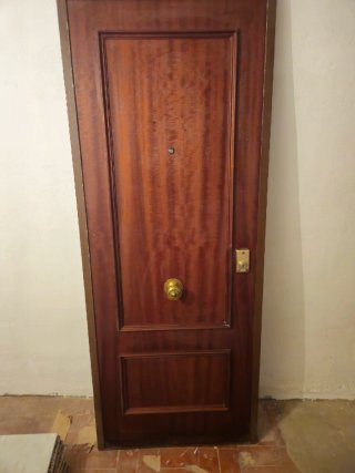 Puerta blindada de madera
