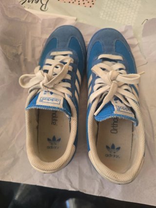Zapatillas Adidas Azules y Blancas